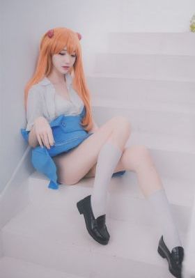 溪边春色